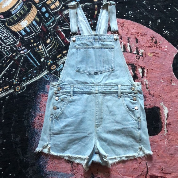 American Eagle Hi-Rise Tomgirl Shortals - Picture 2 of 9